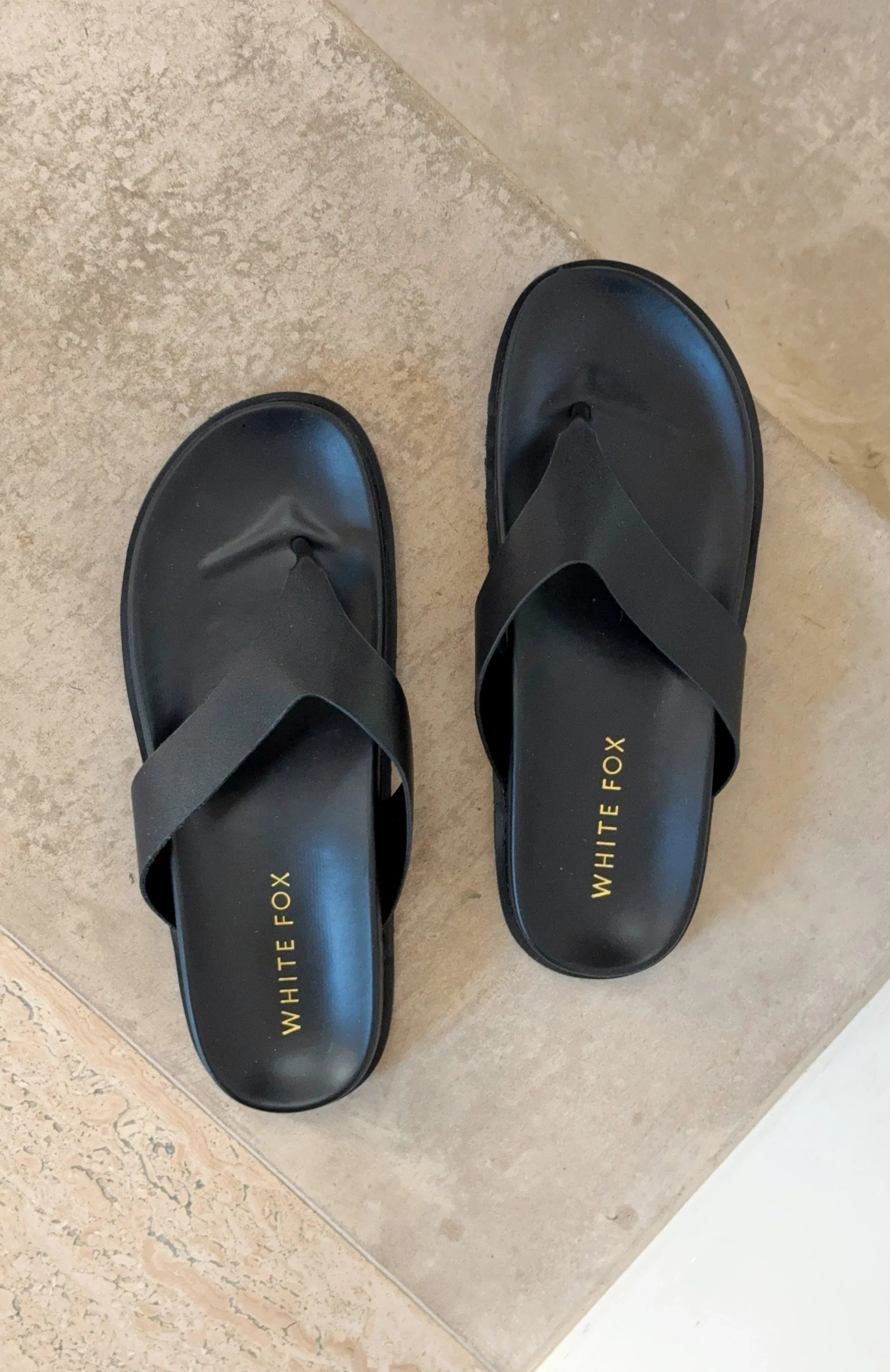 Leonato Thong Sandals Black