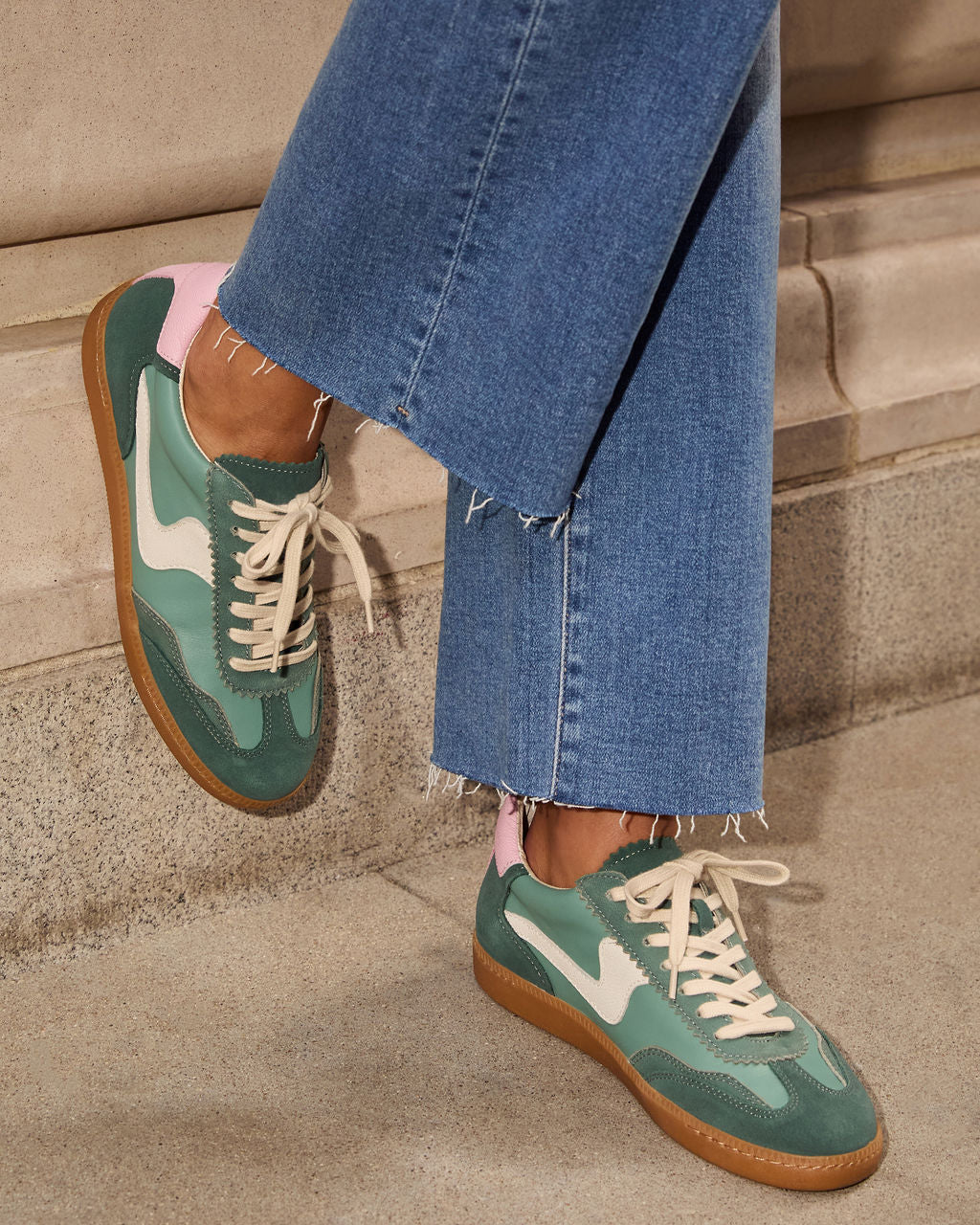 Right Catch Sneakers