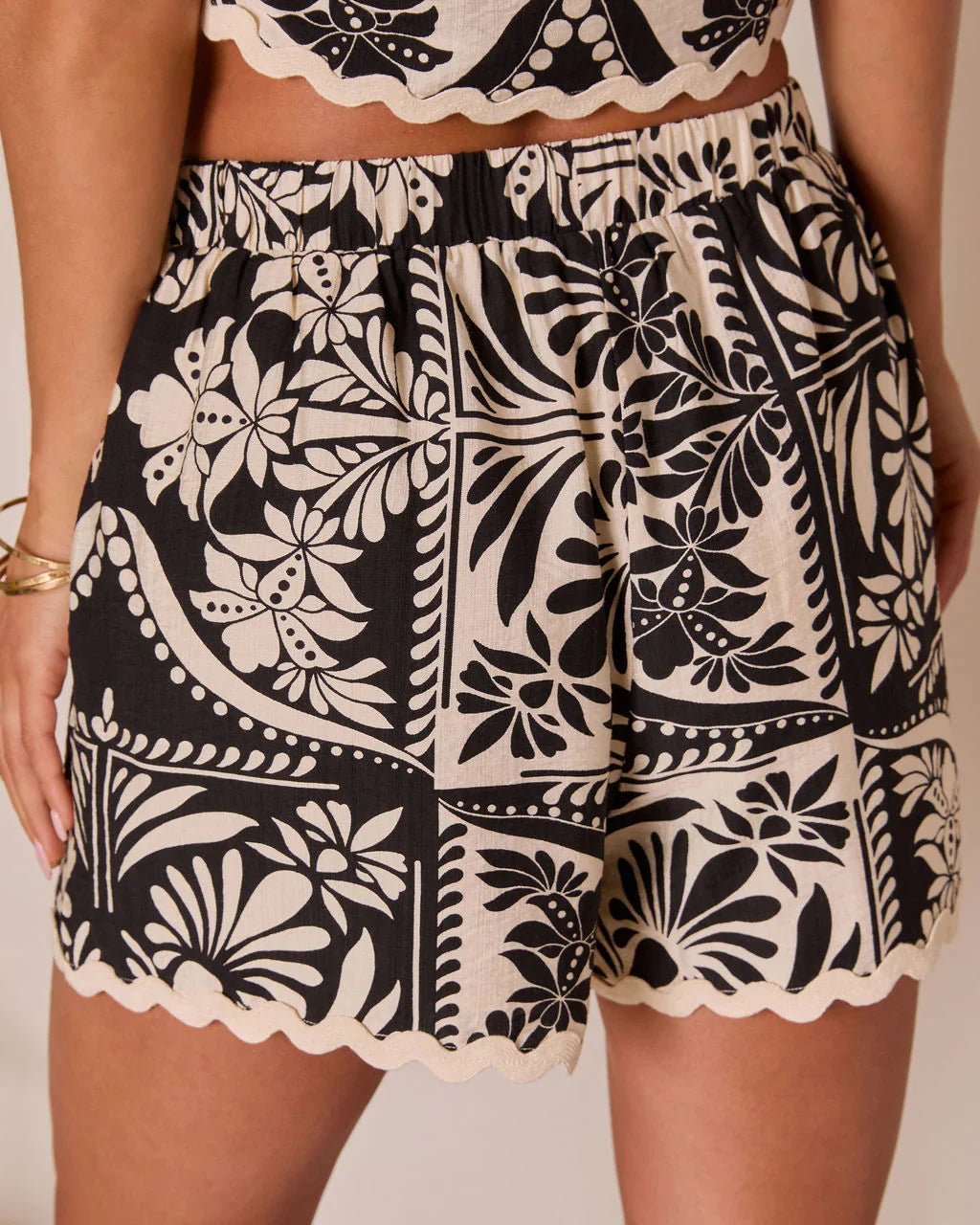 Zenya Abstract Scallop Trim Shorts