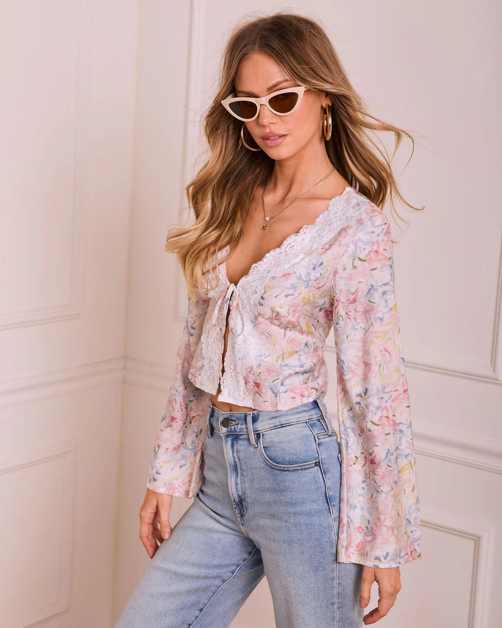Airy Muse Floral Lace Trim Flyaway Top
